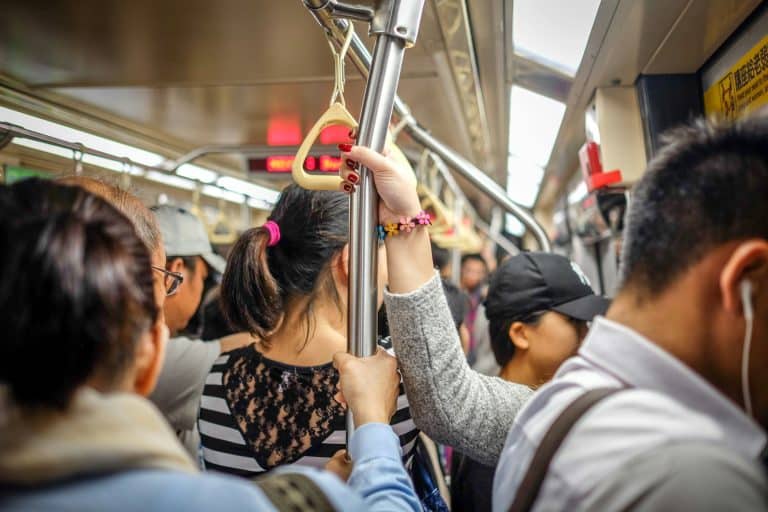 Usagers dans le métro
