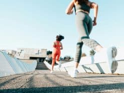 2 femmes qui pratiquent la course à pied