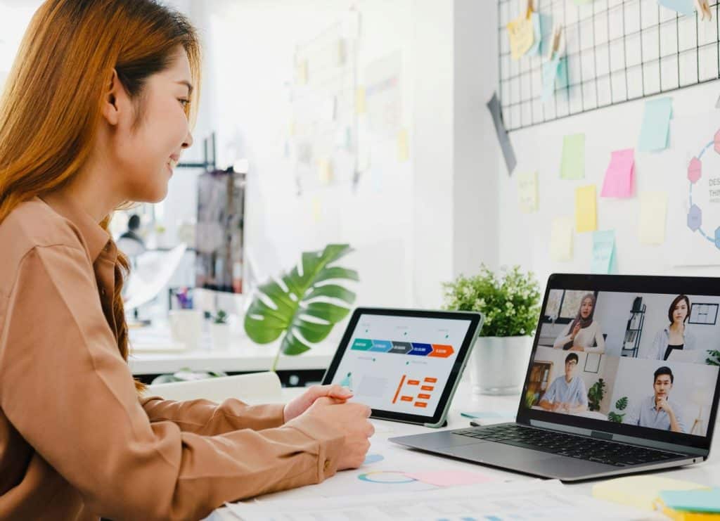 5 personnes en visio